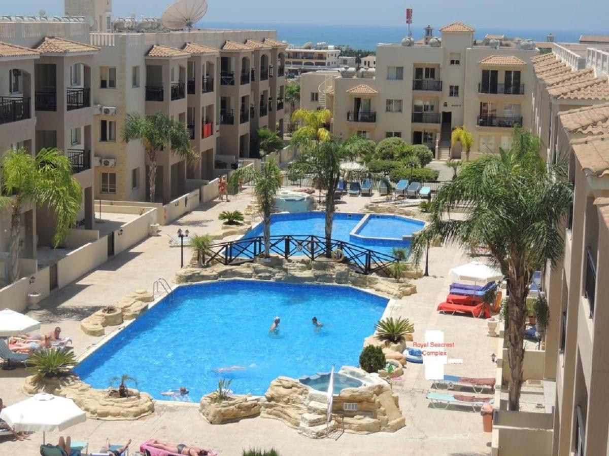 Sunny View - A Stunning Apartment With Private Rooftop Paphos Exterior foto