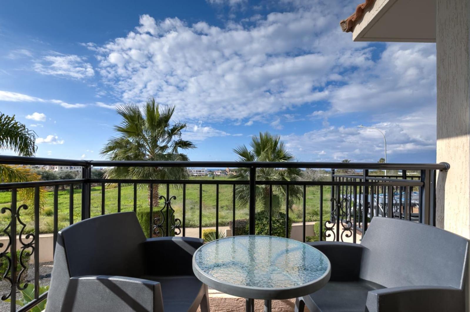 Sunny View - A Stunning Apartment With Private Rooftop Paphos Exterior foto