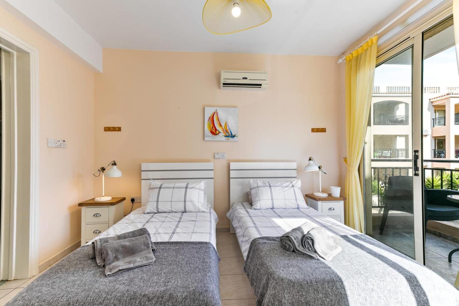 Sunny View - A Stunning Apartment With Private Rooftop Paphos Exterior foto