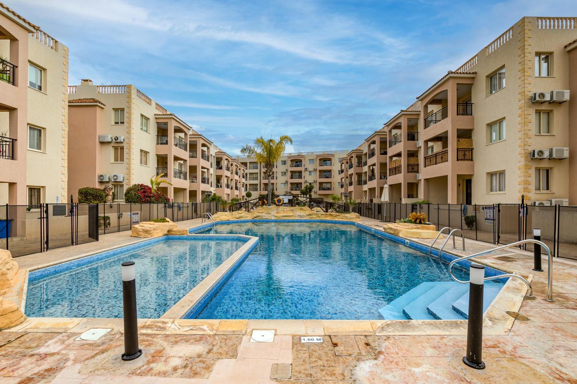Sunny View - A Stunning Apartment With Private Rooftop Paphos Exterior foto