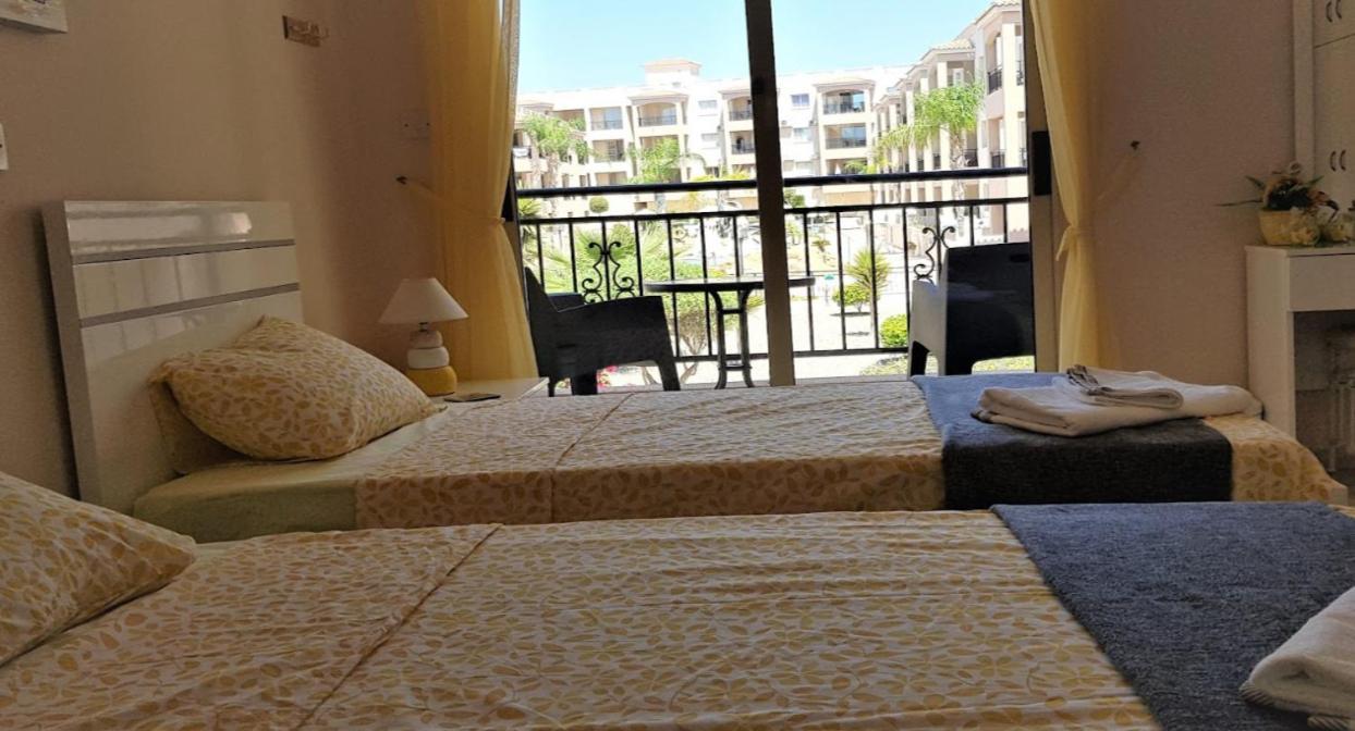 Sunny View - A Stunning Apartment With Private Rooftop Paphos Exterior foto